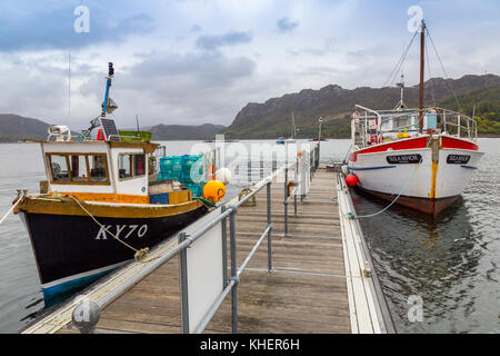 Am Pier in Plockton, Ross & Cromarty, ermöglicht den Zugriff auf das Dorf für kleine Boote auf dem Loch Carron, Schottland, Großbritannien Stockfoto