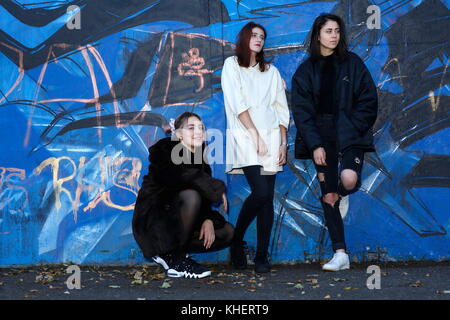 Drei teenegers, Mädchen Stockfoto