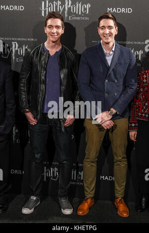 Madrid, Spanien. Nov. 2017. James und Oliver Phelps nehmen an Der Einweihung der Harry Potter Ausstellung in Ifema in Madrid, SpainNovember16, 2017 Teil. Credit: Jimmy Olsen/Media Punch ***No Spain***/Alamy Live News Stockfoto