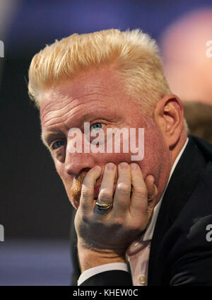 London, Großbritannien. 15 Nov, 2017 Boris Becker, dtb-Leiter der Männer s Tennis, Uhren das Match dominic Thiem, aut gegen Pablo carreno Busta, esp an der nitto ATP-Finale tennis Männer in millenium Arena, O2-Arena in London, Großbritannien, 15. November 2017, Saison 2017/2018 Quelle: Peter Schatz/alamy leben Nachrichten Stockfoto