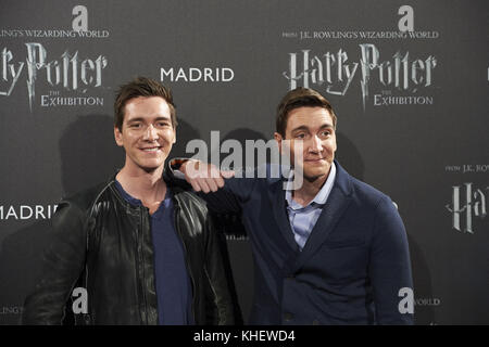 Madrid, Spanien. 16 Nov, 2017. Schauspieler James und Oliver Phelps machen einen Auftritt auf der Harry Potter: Die Eröffnung der Ausstellung während der IFEMA in Madrid. Credit: Jack Abuin/ZUMA Draht/Alamy leben Nachrichten Stockfoto