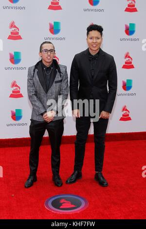 Las Vegas, NV, USA. 16 Nov, 2017. Die prodigiez bei der Ankunft für 18 Latin Grammy Awards - Ankünfte, Mgm Grand Garden Arena in Las Vegas, NV 16. November 2017. Credit: ja/Everett collection/alamy leben Nachrichten Stockfoto