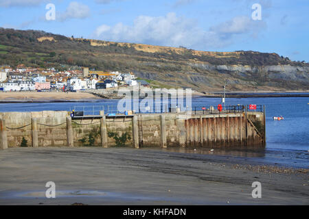 Der Hafen, in der Nähe des Cobb, Lyme Regis, Dorset, Großbritannien - John Gollop Stockfoto