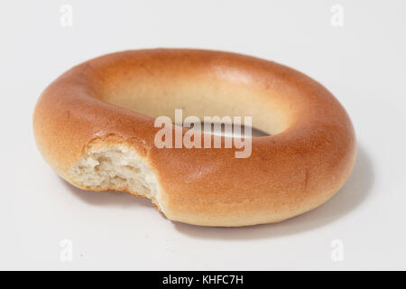 Gebissen Donut mit Schatten isoliert Stockfoto