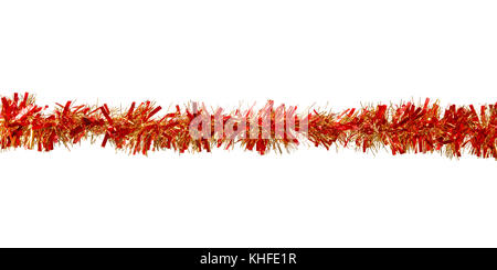 Rot und goldenen Lametta string. Weihnachten Dekoration hautnah. isoliert auf weißem Stockfoto
