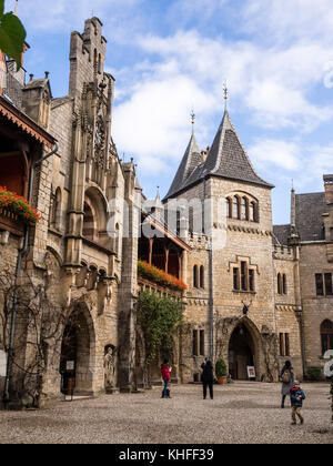 Schloss Marienburg, Fassade auf den Innenhof, Balkon, in der Nähe von Hildesheim, Niedersachsen, Deutschland Stockfoto