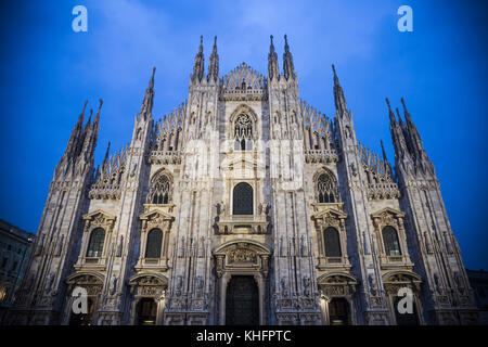 Kathedrale von Mailand bei Sonnenuntergang, Italien Stockfoto