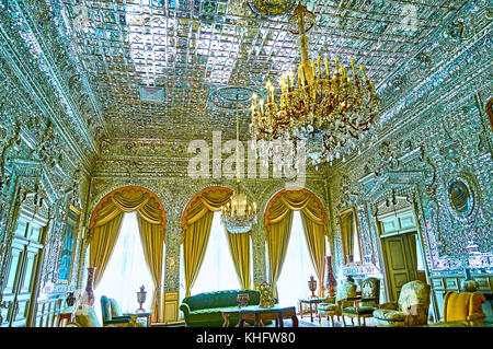 Teheran, Iran - Oktober 11, 2017: Die Halle der Brilliance (talar-e berelian) der Golestan Palast ist bekannt für sein Meisterwerk spiegel Dekoration und Cha Stockfoto