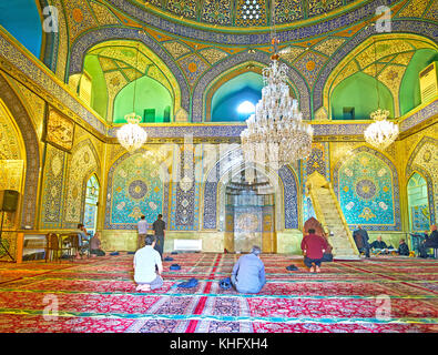 Teheran, Iran - Oktober 11, 2017: Die Halle des Shah Moschee mit Fliesen- floralen Mustern und arabische Kalligraphie eingerichtet, am 11. Oktober in tehr Stockfoto