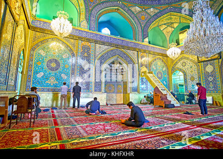 Teheran, Iran - Oktober 11, 2017: Blick auf den Mihrab und Minbar in der Shah Moschee, die schönes Beispiel der Qajar ära Architektur mit komplexen Fliesen- Dekore, Stockfoto