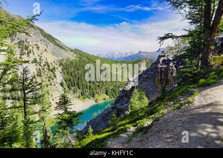 Blick von der Big Beehive Wanderweg hinunter zum Lake Agnes Stockfoto