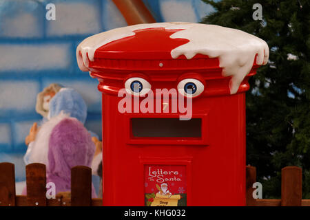 Mailbox, yate, England - November 16, 2017: Brief zu Weihnachten, in der Nähe der Weihnachtsmänner Grotte in yate Einkaufszentrum Stockfoto