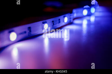 Led-Lichtleisten isoliert auf schwarzen und weißen Hintergrund Stockfoto