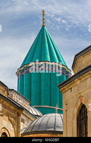 Blick über die grüne Kuppel des Mausoleums von mevlana in Konya, Türkei. Stockfoto