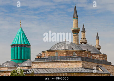Blick über die grüne Kuppel des Mausoleums von mevlana in Konya, Türkei. Stockfoto