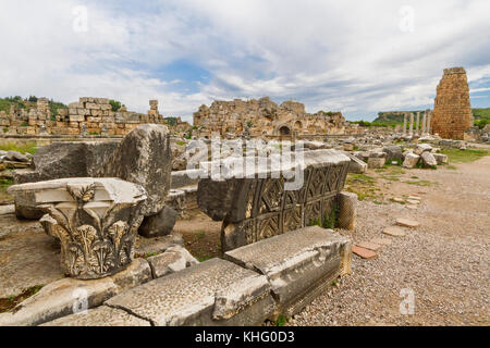 Die Ruinen der antiken Stätte Perge in Antalya, Türkei. Stockfoto