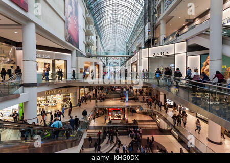 Toronto, Kanada - 12.Oktober 2017: Innenraum des Eaton Center Mall in der Stadt Toronto, Kanada Stockfoto