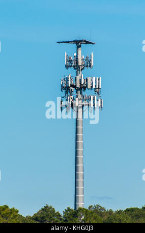 Kommunikation per Handy mast Stockfoto