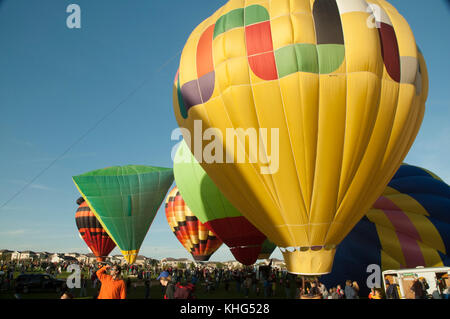 Ein jährliches Heißluftballonfestival in Erie, Colorado, das etwa Mitte Mai-Wochenende stattfindet Stockfoto