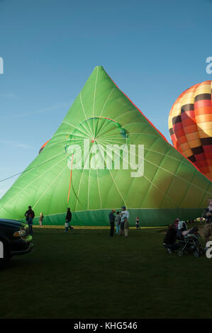 Ein jährliches Heißluftballonfestival in Erie, Colorado, das etwa Mitte Mai-Wochenende stattfindet Stockfoto