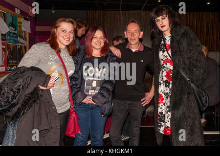 Birmingham, Großbritannien. 15 Nov, 2017. Steve Lamacq präsentiert "taub gehen Für ein Leben "Auf der Glee Club, Birmingham. Credit: Ken Harrison/Alamy leben Nachrichten Stockfoto