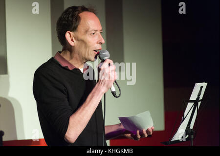 Birmingham, Großbritannien. 15 Nov, 2017. Steve lamacq präsentiert 'Going deaf for a Living" auf der Glee Club, Birmingham. Credit: Ken Harrison/alamy leben Nachrichten Stockfoto