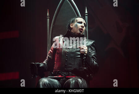 Hamburg, Deutschland. November 2017. Die US-amerikanische Musikerin Marilyn Manson (Brian Hugh Warner) ist am 16. November 2017 in Hamburg zu sehen. Darlegung: Daniel Reinhardt/dpa/Alamy Live News Stockfoto