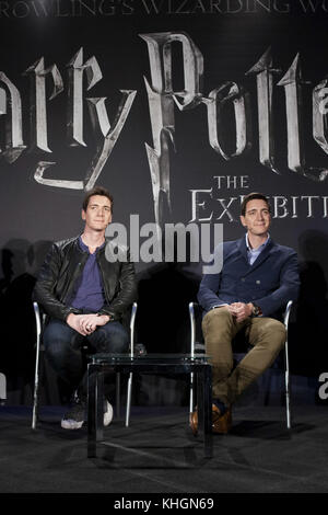 Madrid, Spanien. November 2017. James Phelps und Oliver Phelps beim Photocall zur Ausstellung Harry Potter: The Exhibition im Pavillon 1 im Ifema Ausstellungszentrum. Madrid, 16.11.2017 | Nutzung weltweit Guthaben: dpa/Alamy Live News Stockfoto