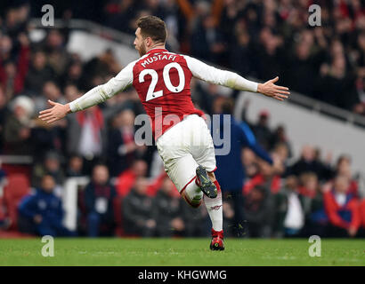 Shkodran Mustafi von Arsenal feiert das Tor zum ersten Spiel ARSENAL V TOTTENHAM HOTSPUR ARSENAL V TOTTENHAM HOTSPUR,PREMIER LEAGUE 18. November 2017 GBB5412 PREMIER LEAGUE 18/11/17 AUSSCHLIESSLICH REDAKTIONELLER GEBRAUCH. Wenn Der In Diesem Bild Dargestellte Spieler/Spieler Für Einen Englischen Club Oder Die Nationalmannschaft Englands Spielt/Spielen. Dann Darf Dieses Bild Nur Für Redaktionelle Zwecke Verwendet Werden. Keine Kommerzielle Nutzung. Auch DIE Folgenden Nutzungen Sind Eingeschränkt, SELBST WENN SIE IN EINEM REDAKTIONELLEN KONTEXT stehen: Verwendung in Übereinstimmung mit oder in Teilen nicht autorisierten Audio-, Video-, Daten-, Regellisten-, Club-/Leagu-Dateien Stockfoto