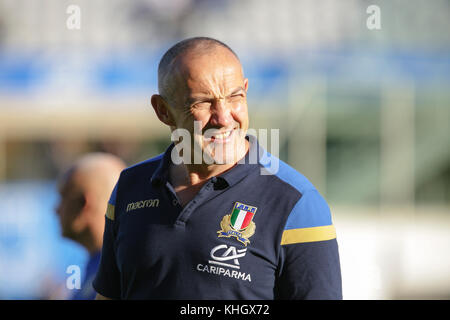 Firenze, Italien. 18. November 2017. Italiens Cheftrainer Conor O'Shea sieht auf seine Spieler in der Internationalen november Test Match zwischen Italien und Argentinien. Massimiliano Carnabuci/Alamy leben Nachrichten Stockfoto