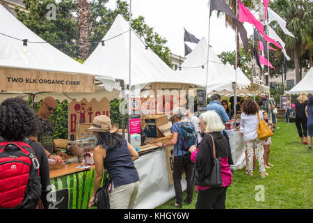 Sydney, Australien. 18. November 2017. Samstag, 18. November 2017. Australiens größter Essen und Wein Festival ist am Circular Quay und den Rocks von Sydney, Australien, am 18. und 19. November 2017 statt. Quelle: Martin Berry/Alamy leben Nachrichten Stockfoto