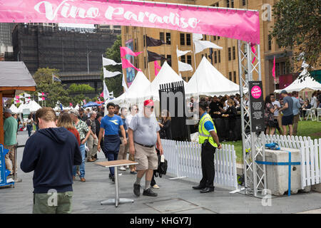 Sydney, Australien. 18. November 2017. Samstag, 18. November 2017. Australiens größter Essen und Wein Festival ist am Circular Quay und den Rocks von Sydney, Australien, am 18. und 19. November 2017 statt. Quelle: Martin Berry/Alamy leben Nachrichten Stockfoto