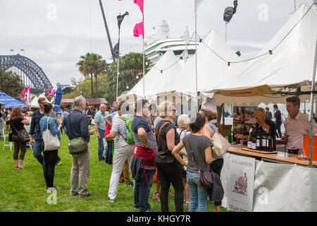 Sydney, Australien. 18. November 2017. Samstag, 18. November 2017. Australiens größter Essen und Wein Festival ist am Circular Quay und den Rocks von Sydney, Australien, am 18. und 19. November 2017 statt. Quelle: Martin Berry/Alamy leben Nachrichten Stockfoto