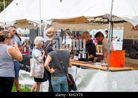 Sydney, Australien. 18. November 2017. Samstag, 18. November 2017. Australiens größter Essen und Wein Festival ist am Circular Quay und den Rocks von Sydney, Australien, am 18. und 19. November 2017 statt. Quelle: Martin Berry/Alamy leben Nachrichten Stockfoto