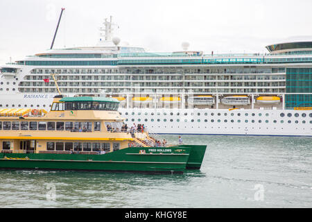 Sydney, Australien. 18. November 2017. Radiance of the Seas Kreuzfahrtschiff Schiff vertäut am Sydney Overseas Passenger Terminal, Samstag, November 2017 18. Quelle: Martin Berry/Alamy leben Nachrichten Stockfoto