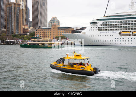 Sydney, Australien. 18. November 2017. Radiance of the Seas Kreuzfahrtschiff Schiff vertäut am Sydney Overseas Passenger Terminal, Samstag, November 2017 18. Quelle: Martin Berry/Alamy leben Nachrichten Stockfoto