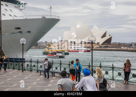 Sydney, Australien. 18. November 2017. Radiance of the Seas Kreuzfahrtschiff Schiff vertäut am Sydney Overseas Passenger Terminal, Samstag, November 2017 18. Quelle: Martin Berry/Alamy leben Nachrichten Stockfoto