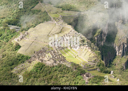 Blick auf die Ruinen von Machu Picchu aus Huayna Picchu gesehen Stockfoto