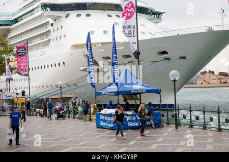 Sydney, Australien. 18. November 2017. Radiance of the Seas Kreuzfahrtschiff Schiff vertäut am Sydney Overseas Passenger Terminal, Samstag, November 2017 18. Quelle: Martin Berry/Alamy leben Nachrichten Stockfoto