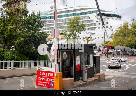 Sydney, Australien. 18. November 2017. Radiance of the Seas Kreuzfahrtschiff Schiff vertäut am Sydney Overseas Passenger Terminal, Samstag, November 2017 18. Quelle: Martin Berry/Alamy leben Nachrichten Stockfoto