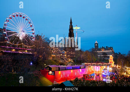 Edinburgh, Schottland, Großbritannien. 19 Nov, 2017. Weihnachten Licht Nacht einschalten. Stockfoto