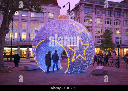 London, Großbritannien. 19 Nov, 2017. London, Großbritannien, 19. November. Weihnachtsschmuck in London Stockfoto