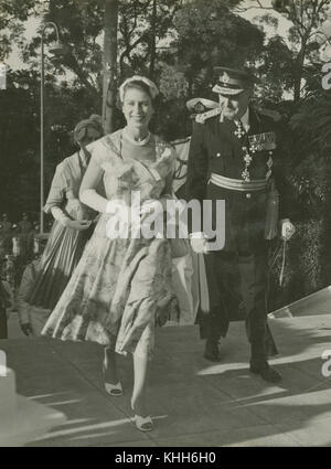 2 249617 Queen Elizabeth II, begleitet von dem Gouverneur, Sir John Lavarack, Brisbane, 1954 Stockfoto