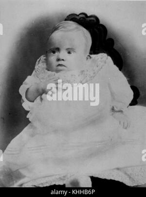 2 160994 Studio Portrait von einem Baby, 1890-1900 Stockfoto