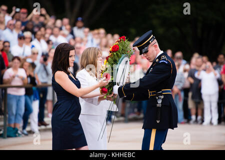 75. jährliche Feier der Gold Star Mutter Sonntag ist in Arlington National Cemetery (21777163681) Stockfoto