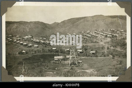 2 242637 Blick auf die lalor Luftschacht mit Hütten gegen die Selwyn reicht, Mount Isa, Ca. 1936 Stockfoto
