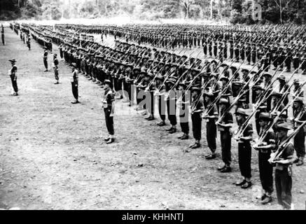 1 185659 Australische Soldaten auf Parade in Neu Guinea, Ca. 1944 Stockfoto