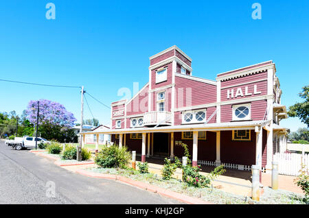 1929 Weltkulturerbe Warroo Shire Hall in Surat, Ecke von Cordelia und William Straßen, Maranoa Region, Queensland, Queensland, Australien Stockfoto