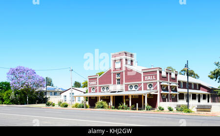 1929 Weltkulturerbe Warroo Shire Hall in Surat, Ecke von Cordelia und William Straßen, Maranoa Region, Queensland, Queensland, Australien Stockfoto