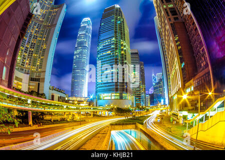 Nacht Sicht auf Hong Kong mit Verkehr Wanderwege Stockfoto